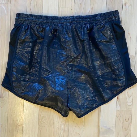 Under Armour Run Shorts - Picture 2 of 8